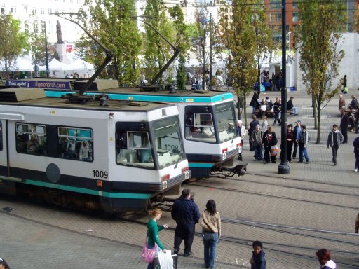 Metrolink tram 1009 at Piccadilly Gardens