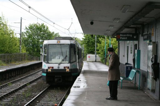 Metrolink tram 1024 at Bowker Vale stop