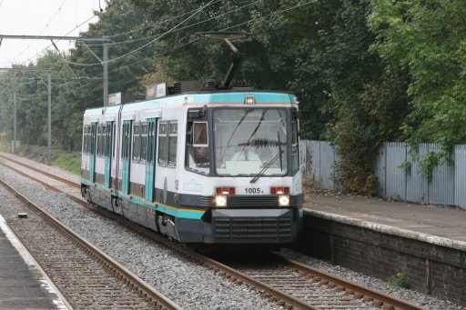 Metrolink tram 1005 at Brooklands stop