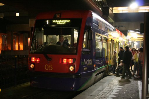 Midland Metro tram 05 at Birmingham, Snow Hill stop