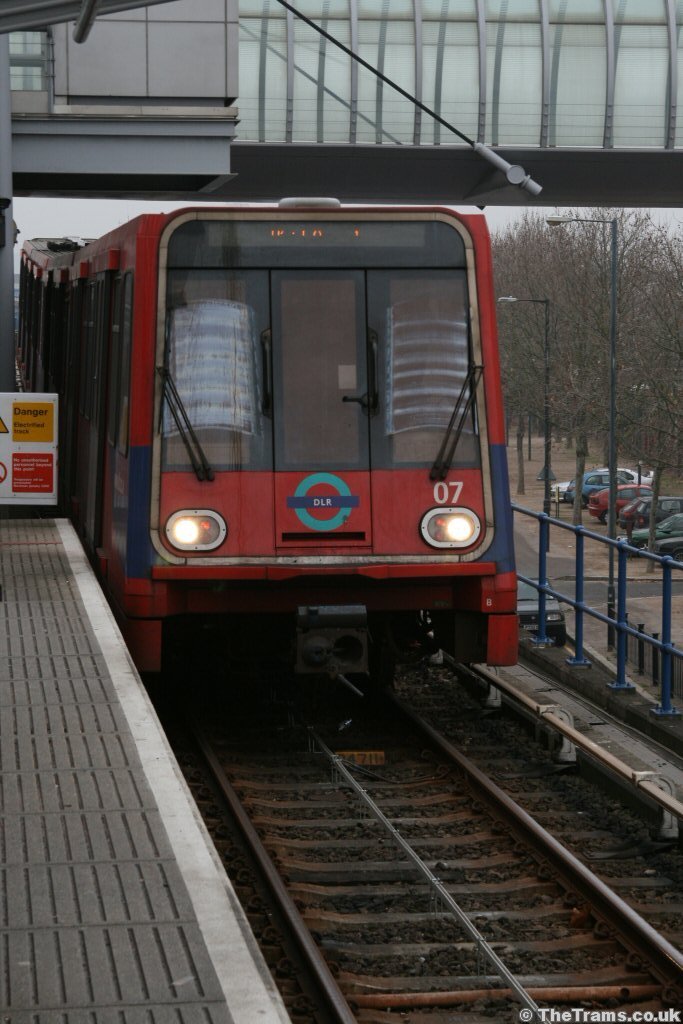 Picture of Docklands Light Railway unit 107 at Poplar station ...