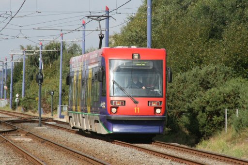 Midland Metro tram 11 at Wednesbury Parkway