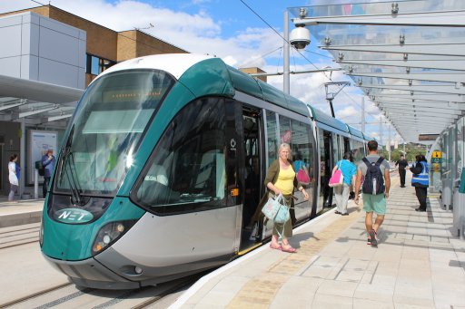 Nottingham Express Transit tram 226 at Queens Medical Centre stop